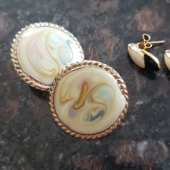 Lot of vintage enamel (?) earrings - Picture 2 of 4